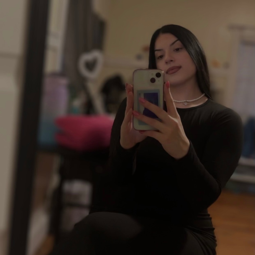 Meet your Posher, Cynthia